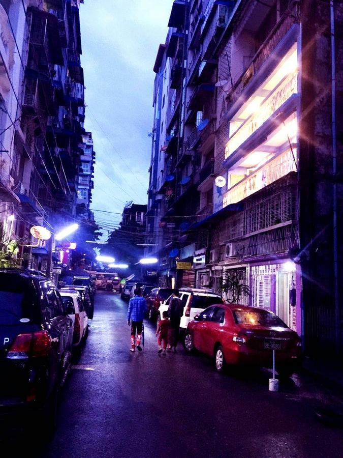 Htinn Yue Tann Hostel Yangon Exterior photo
